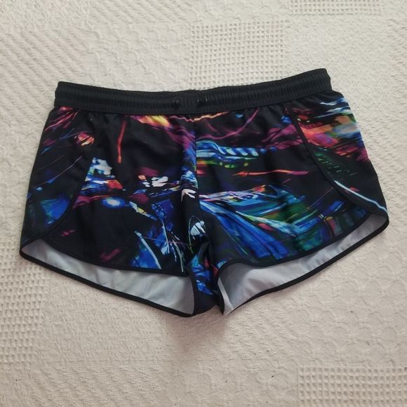 Fabletics Bundle of 2 Athletic Shorts Size Large - Picture 2 of 8